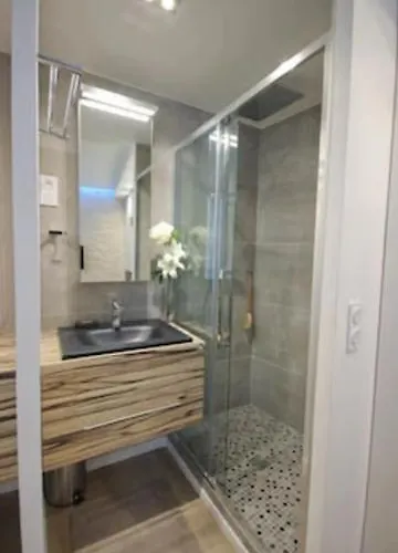 Nid Douillet Parisien *